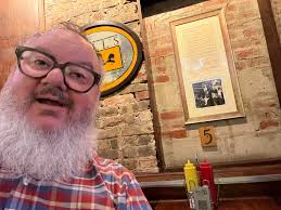 Hey everybody! I'm Aaron Day's brother Darien. We are excited to be up here  finally, hope to see y'all at Dobbie's tonight!