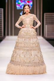 Năm 2013, lý nhã kỳ lần đầu tiên sải bước trên thảm đỏ liên hoan phim danh giá cannes. Chiáº¿c Ä'áº§m Cuá»'i Cung Cá»§a Ly Nha Ká»³ Táº¡i Cannes Ráº» Nháº¥t NhÆ°ng Láº¡i Cháº·t Chem Nháº¥t