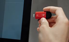 This Lightning Flash Drive Makes Sharing Files Easier