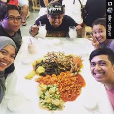 The incident occurred at 7.30pm on sunday in the compound of a shell petrol station in the busy jalan sri pelangi in taman pelangi. Visit Johor 10 Shell Out Restaurant Around Johor 1 Facebook