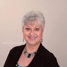 Treehouse Grove in Gatlinburg, TN🌲🏠 Eight luxury treehouses available as  overnight getaways for the whole family. Come make lifelong memories at the  Grove! . 📷 by @medianortheast . #treehousegrove #familyvacation #beinatree  #tothetrees #