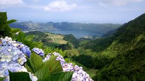 Visitar os açores, é a garantia de desfrutar de uma natureza intocada e uma costa com vista para um mar azul penetrante e cativante. Governo Dos Acores Reativa Incentivo Financeiro A Quem Fizer Pcr Previo A Viagem Publituris Publituris