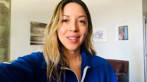 Rena Hart's Instagram, Twitter & Facebook