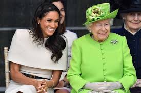 Pravdepobone prenechá trón princovi charlesovi o niečo skôr. KraÄ¾ovna Alzbeta Ii Pozvala Matku Meghan Na Vianoce Ku Nim Rodina Kate Taketo Pozvanie Nikdy Nedostala Feminity Sk