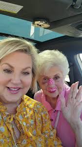 A Day at the Nail Salon with MEMAMA and Emma Grace