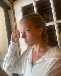 Alicia Crow || Beautician