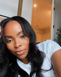 Gabrielle Lawson's Instagram, Twitter & Facebook