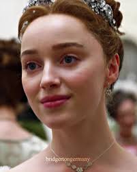 Phoebe Dynevor's Dazzling Smile in Bridgerton Season 2