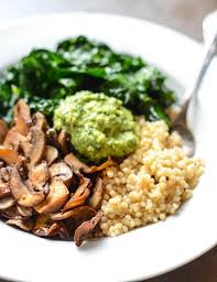 Super Vegan Buddha Bowl Cremini Mushrooms Israeli Couscous Kale And Parsley Cashew Pesto Avec Images Cuisine Vegetarienne Plat Vegetarien Nourriture