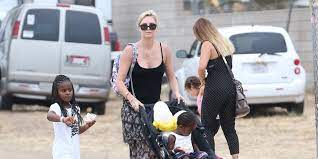 Νέος ιός του αναπνευστικού με θύματα τα παιδιά. Spania Fwtografia Toy 7xronoy Gioy Ths Sarliz 8eron Me Forema Kai Kotsidakia Eikona Zwh Iefimerida Gr