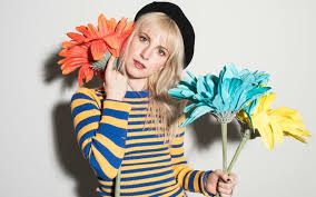 Paramore singer hayley williams' second album, flowers for vases/ descansos, is a collection of quiet, yearning, grieving love letters. New Zealand Paramore Nzparamore Twitter
