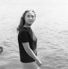 Sign was an american reporter for abc15 tv and … Hillary Rodham Clinton Wellesley College