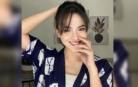 Senin, 2 november 2020 11:45. Wajah Cantik Ririn Ekawati Tanpa Makeup Bikin Minder Sang Adik