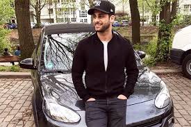 Seine ersten erfahrungen als model sammelte er unter anderem bei germany's next male model 2008, bevor er seine rolle in das haus anubis bekam. Karim Gunes Ich Bekomme Sehr Viele Liebeserklarungen Von Mannern