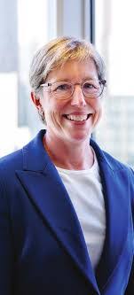 Leslie Lyden's Instagram, Twitter & Facebook