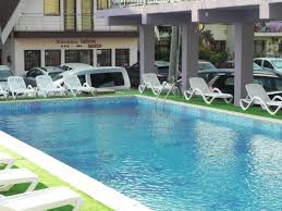 Piscina complexului este printre cele mai mari din statiune (de 20 de metri lungime) iar turistii cazati la pensiunea iubesc marea au acces preferential. A Hotel Com Pensiunea Iubesc Marea Guest House Costinesti Romania Price Reviews Booking Contact