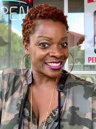 Happy Fri-Yayyyy!!!!!! Woke up! Washed my hair. Styled it with PHC. Then  out the door. Never, ever did I think that a wash n go would be this  simple. Need a laugh?