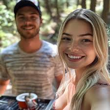 Sweet and Spicy Pepper Jelly Cheeseball 🍴 🛒 Ingredients: • 2 blocks (8 oz  each) cream cheese, softened • 1 cup sharp cheddar cheese, shredded Recipe  in First (Ꮯ.Ꮎ.Ꮇ.Ꮇ.Ꭼ.Ꮑ.Ꭲ. ) 👇 Enjoy ❤️ 👇