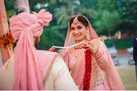 This catalogue includes best photographers that are approved by mywed editors. Top 31 Bengali Wedding Photographers Price Reviews Info