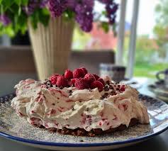 Der kuchen verdient eine ordentliche portion schlagsahne, denn die frucht liefert reichlich säure. Mai Newsletter Rote Vanille Himbi Kuchen Schwarzer Knoblauch Von Munchner Kindl Und Buch Love Is Served Gewurze Der Welt