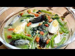 Spinach chicken soup is a simple, but very healthy and easy dish. Trio Eggs Spinach In Superior Stock ä¸Šæ±¤è‹‹èœ Chinese Soup Recipes Asian Cooking Spinach