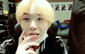 More projects for suga's birthday yoongi's own fanbase created an exhibition honoring the idol that will be up in hongdae until march 12. Bts Vlive On Suga S Birthday Happy Suga Day 2019 Happysugaday Sugaday