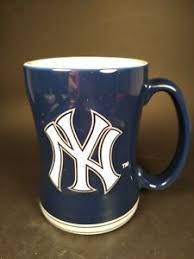 The team logo is on both sides, and is slightly raised. New York Yankees New York Yankees Mlb Mugs For Sale Ebay