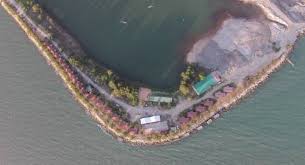 Jika anda nak tahu harga normal penginapan di rockbund fishing chalet ini boleh cecah sehingga rm500 semalam, malah ada laman web tempahan hotel online yang terbitkan harga penginapan di chalet ini sehingga rm700 semalam untuk bilik superior. Rockbund Fishing Chalet Chalet Menarik Di Marina Island Perak Mobile