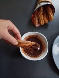 Churros Sauce Chocolat De Cyril Lignac Dans Tous En Cuisine Mes Meilleures Recettes Faciles