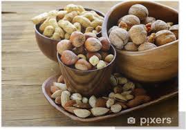 Una crema di nocciole dal sapore divino che nulla ha da invidiare alla crema industriale più famosa del globo. Poster Diversi Tipi Di Noci Mandorle Noci Nocciole Arachidi Pixers Viviamo Per Il Cambiamento