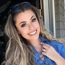 Karen Mundy's Instagram, Twitter & Facebook