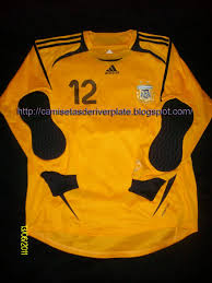 Ya se vende el buzo de arquero de enzo pérez en river: Venta Buzo Arquero Adidas En Stock