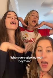 Join My Tour: Looking for a Tour Boyfriend