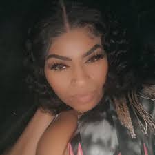 I ABSOLUTELY LOVE MOTHER JAQUELINE G HOLMES!!!!! The woman is dead… you  coming up here with these papers just to talk for 2mins… put them papers  up!!!! 😂😂😂 She aint went shopping