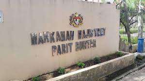 Air mata seorang remaja perempuan bergenang ketika dihadapkan ke mahkamah majistret di sini hari ini bagi membantu siasatan kes pembunuhan siti nor surya ismail, 19, di kampung lubuk batu, kuala telemong di hulu terengganu kelmarin. Parit Buntaq On Twitter Paritbuntar Sebanyak 17 Individu Yg Telah Ditahan Akibat Ingkar Perintah Kawalan Pergerakan Pkp Sekitar Daerah Kerian Telah Dihadapkan Di Mahkamah Majistret Parit Buntar Hari Ini Jika Disabitkan Kesalahan Kompaun Sebanyak