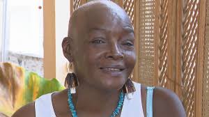 Cancer du sein : l'artiste Stella Walters affiche sa détermination