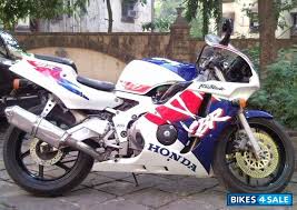 Cbr 400 rr aceleration speed good sound modification fairing r1 nc29 gull arm fireblde meeting a new friend with a cbr 400 rr first motovlog after lockdown fly by stunts stunt goys. Used 2001 Model Honda Cbr 400rr Nc 29 For Sale In Mumbai Id 61801 White Blue And Red Colour Bikes4sale