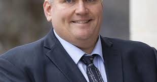 Hackworth scores 'overwhelming' victory