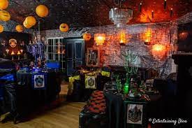 20 Awesome Harry Potter Party Ideas Entertaining Diva From House To Home Harry Potter Halloween Decorations Harry Potter Halloween Halloween Bar