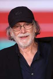 Il raconte comment, à la manière du neveu de rameau faisant le bouffon chez le financier bertin, il s'ingéniait à divertir son hôte de la via salaria : Tomas Milian Biography Movie Highlights And Photos Allmovie