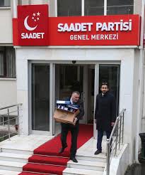 Kapatılan fazilet partisi'nin gelenekçi kanadı kuracakları yeni parti için bu adı uygun bulmuş. Saadet Partisi Nin Genel Merkezine Tahliye Ntv