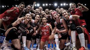 Jun 26, 2021 · i̇talya'da düzenlenen fivb milletler ligi'nde (vnl) üçüncü olan a milli kadın voleybol takımı'nın kaptanı eda erdem dündar, turnuvanın rüya takımına girdi. Filenin Sultanlari Dortlu Final De Eurosport