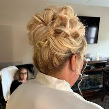 Ask for Big Fat Greek wedding hair… you shall receive. 🇬🇷