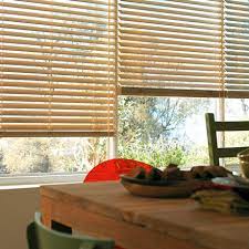 Geeignetes montagematerial macht den einbau zum kinderspiel. Holzjalousien Zeitlos Edel Massangefertigt Fur Ihre Fenster