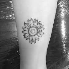 Black And White Daisy Flower Tattoo Black And White Daisy Flower Tattoo Design For Forearm Tatuaggi Floreali Tatuaggi Idee Per Tatuaggi