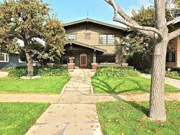 These are craftsman houses — uniquely american creations that began to appear around 1905 in southern california and are considered modern eclectic architecture. California Architecture Spotlight Craftsman Style California Home
