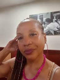 Hello 👋🏻 I'm Susan 48 from Queens. New to Facebook and to this group!  Looking forward to talking to new people! 🤩