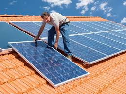 Combien de panneaux solaires pour une maison de 200m² ?