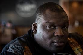 I tried doing some portraits in my home, what a nightmare😱 the dog photo  💣 the pics. Placing the lights in such a small place, hard work... So  moral of this story,