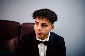 Mustafa hasan ile ilgili biyografi ve eser örneklerinin detaylı bilgilerini (boyut, teknik, bulunduğu müze vb) içeren sayfaları inceleyebilirsiniz. Mustafa Hasan Meets Une In Court Today Scary Vg World Today News